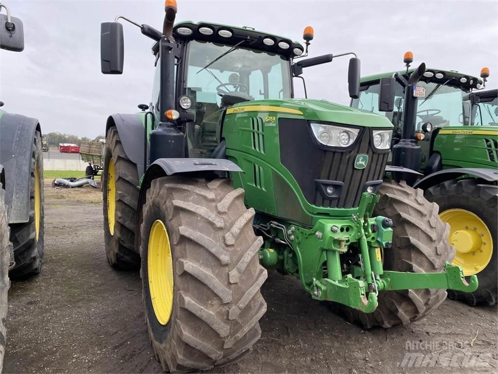 John Deere 6215R الجرارات