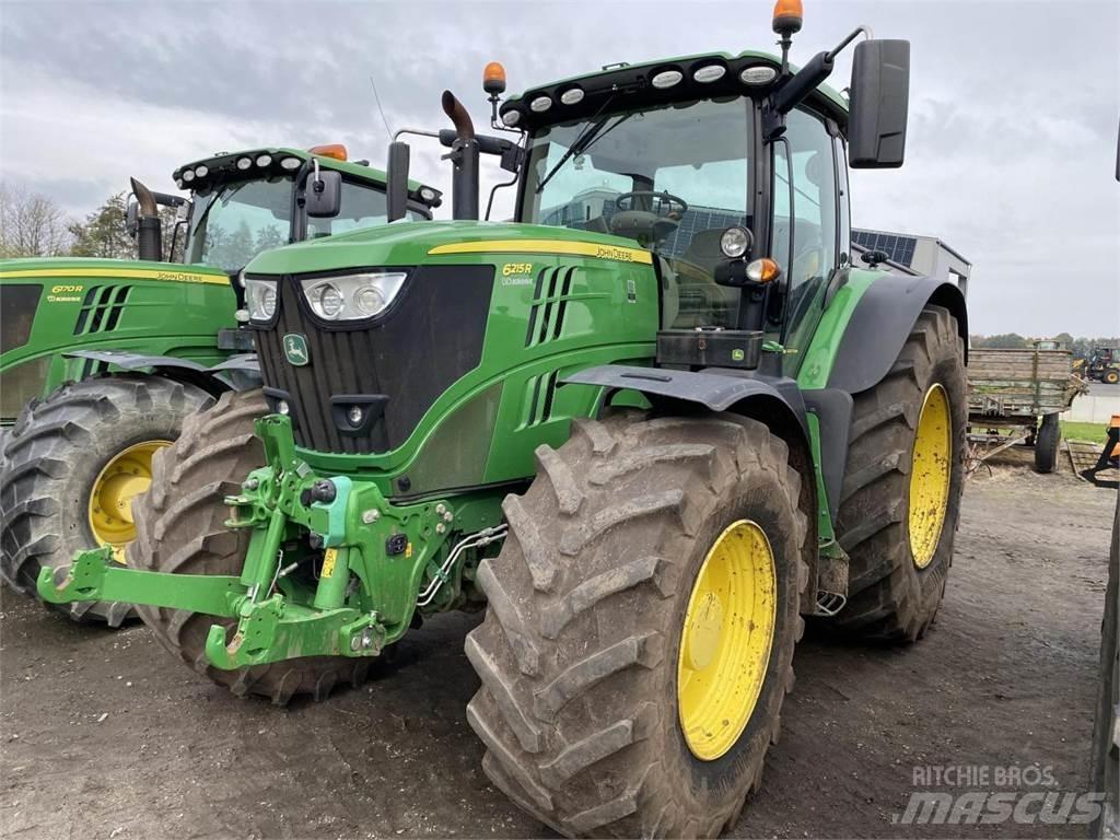 John Deere 6215R الجرارات