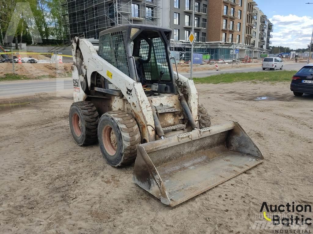 Bobcat S 250 لوادر انزلاقية التوجيه