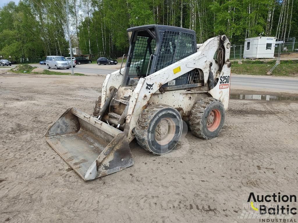 Bobcat S 250 لوادر انزلاقية التوجيه