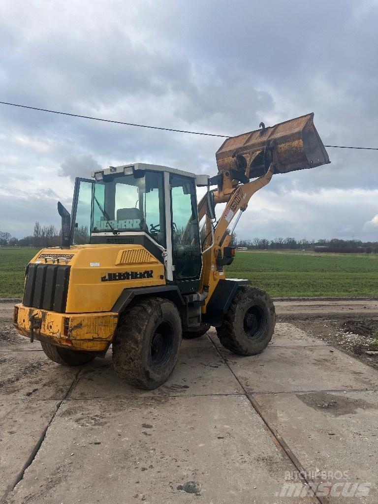 Liebherr 507 لوادر بعجل