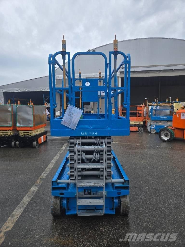 Genie GS 4047 رافعات مقصية الشكل