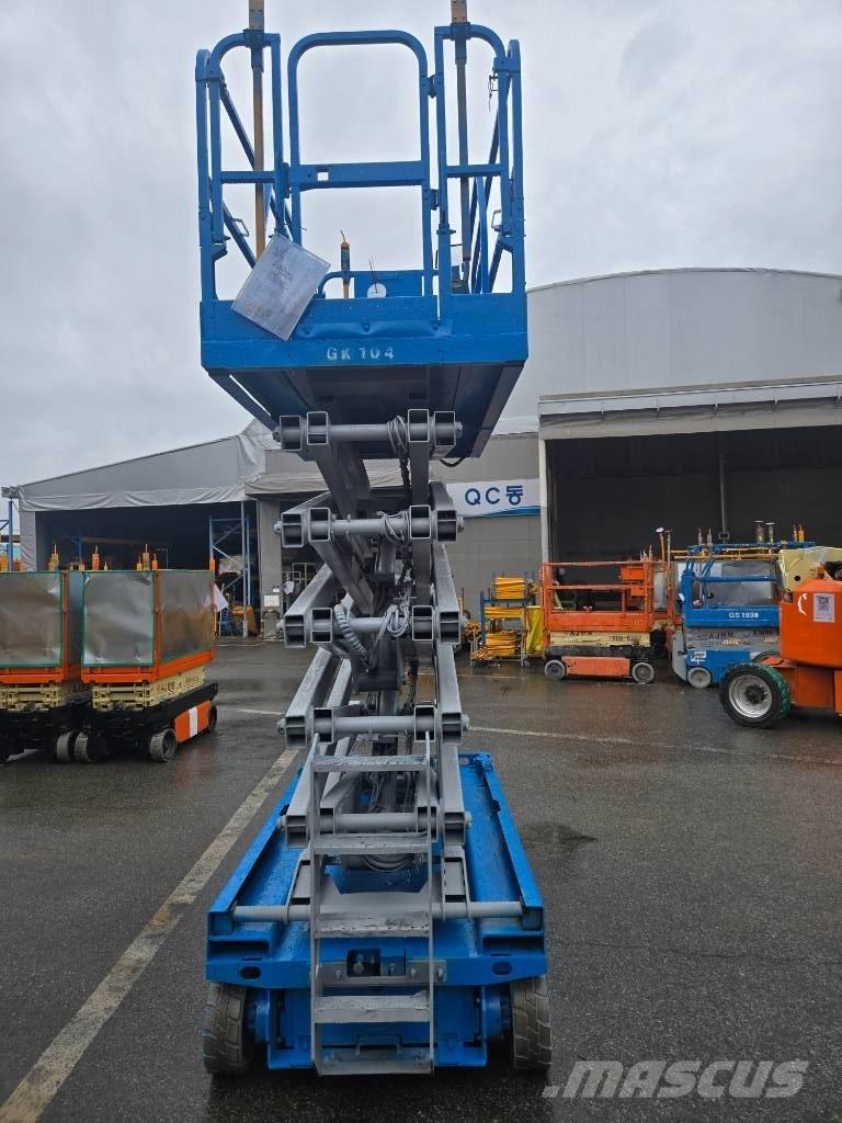 Genie GS 4047 رافعات مقصية الشكل