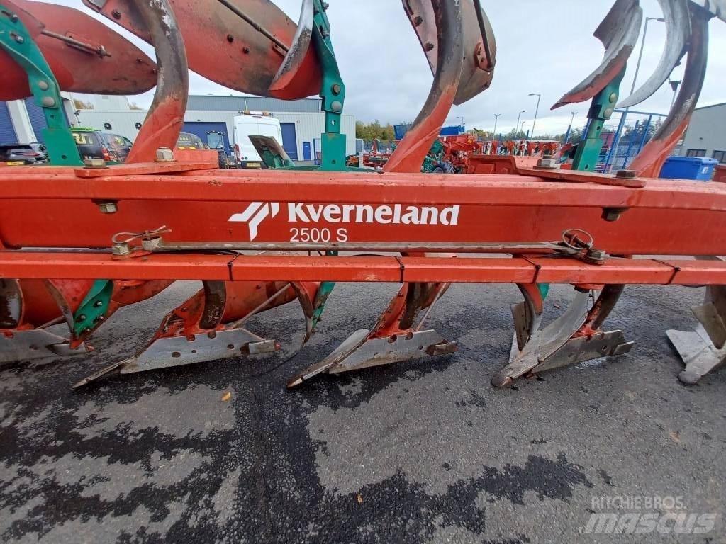 Kverneland 2500S محاريث تقليدية