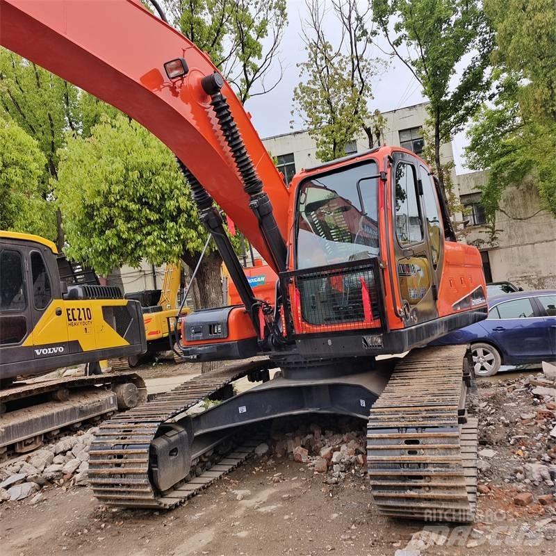 Doosan 225 LC حفارات زحافة