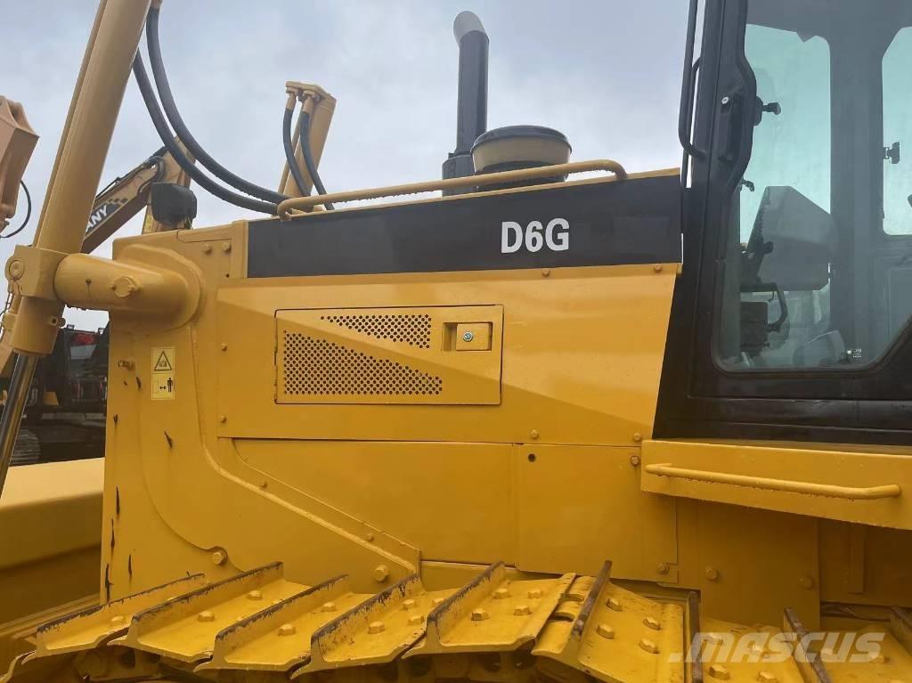 CAT D 6 G بلدوزرات مجنزرة