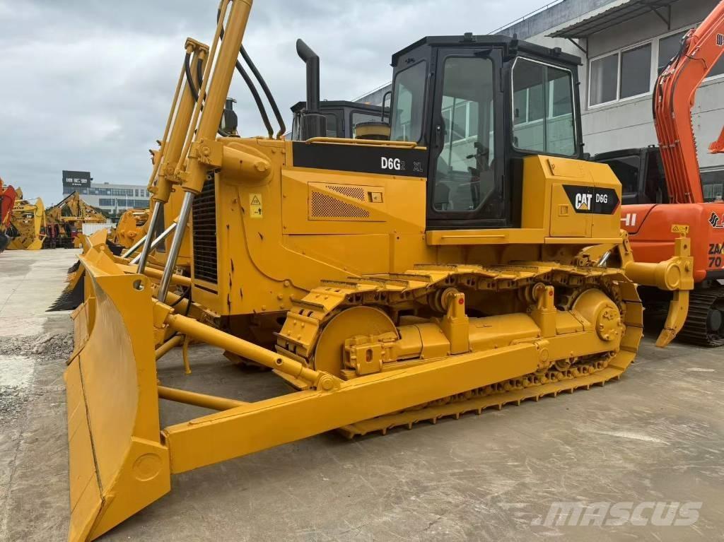 CAT D 6 G بلدوزرات مجنزرة
