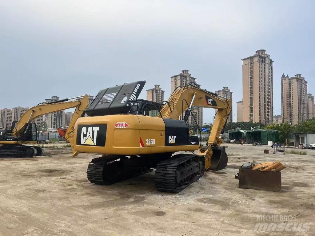 CAT 325D حفارات زحافة