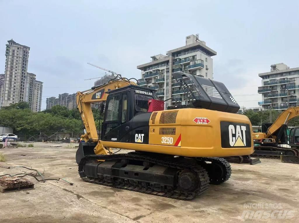 CAT 325D حفارات زحافة
