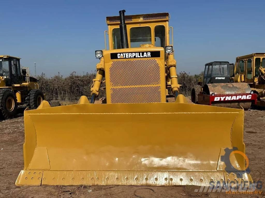 CAT D8K بلدوزرات مجنزرة