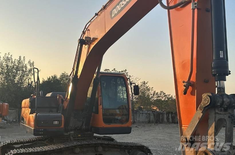 Doosan DX220 حفارات زحافة