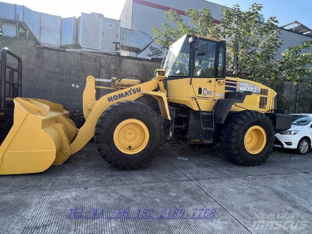 Komatsu WA320 لوادر بعجل