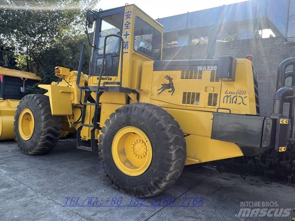 Komatsu WA320 لوادر بعجل