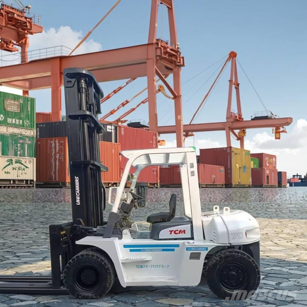 TCM FD 70 Z8 شاحنات ذات هيكل صندوقي