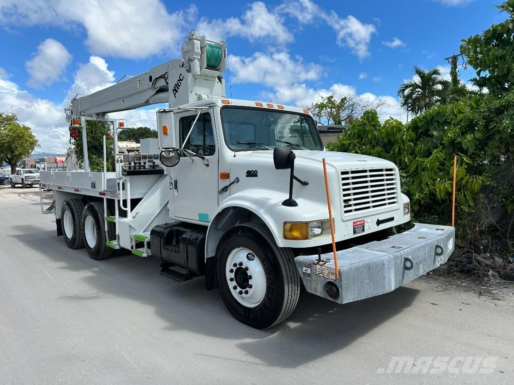 International 4900 شاحنات أخرى