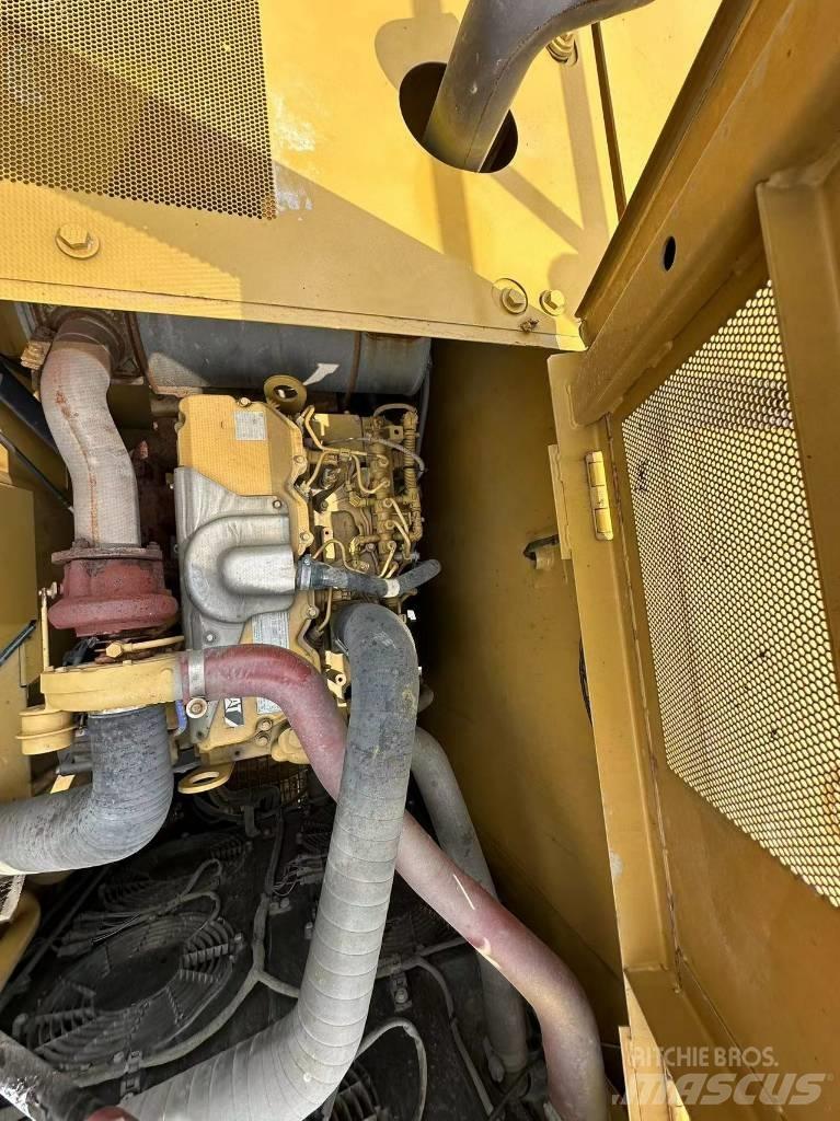 CAT 320GC حفارات زحافة