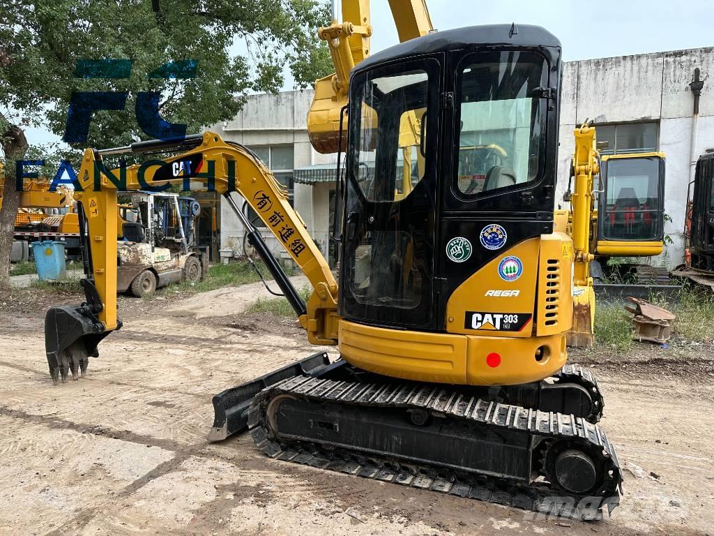 CAT CAT 303 حفارات زحافة