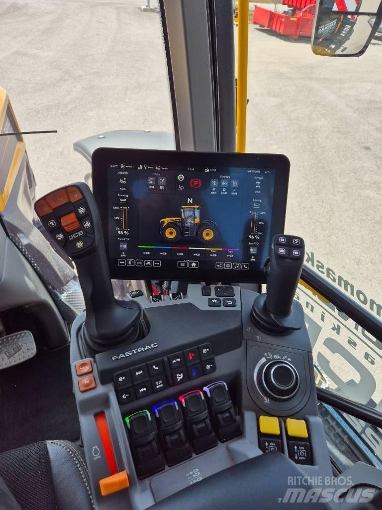 JCB Fastrac 4220 الجرارات