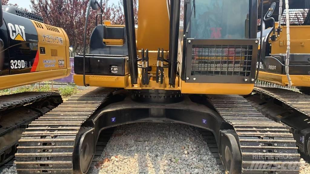 CAT 323 حفارات زحافة