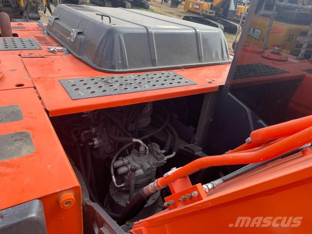 Hitachi ZX 240 حفارات زحافة