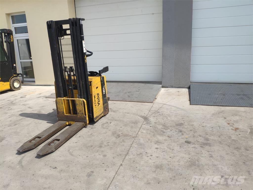 Yale MS15X IL شاحنات مناولة ذاتية الدفع