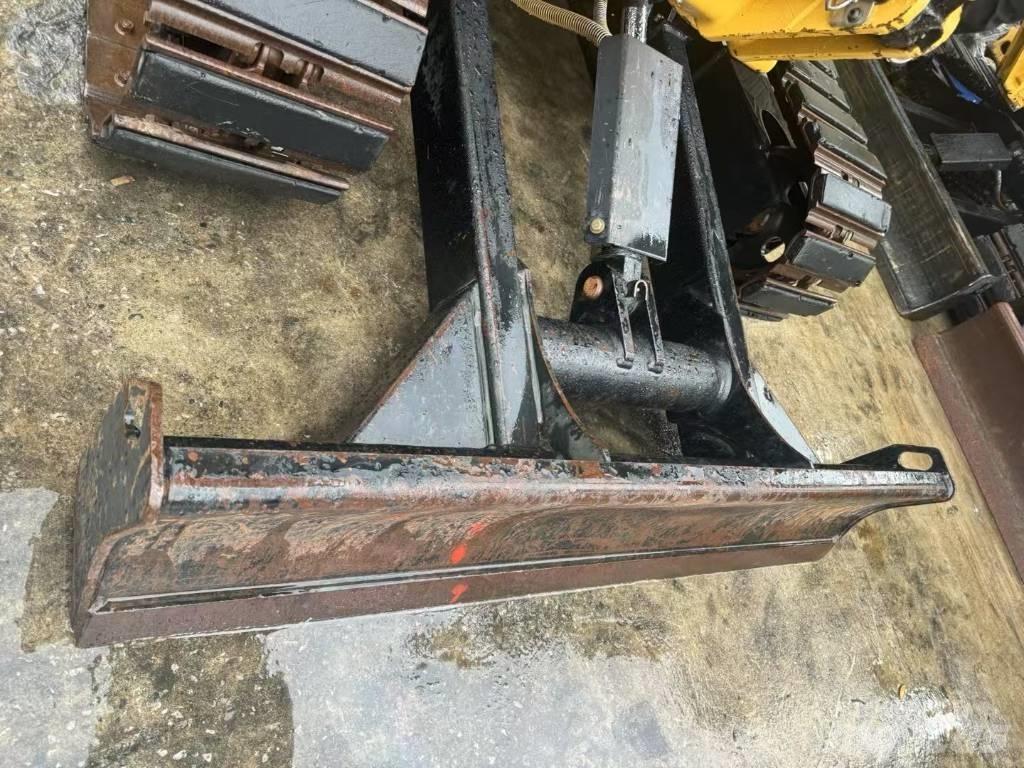 CAT 303 E CR حفارات زحافة