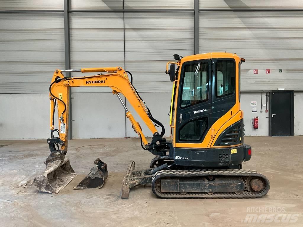 Hyundai R30 Z-9AK حفارات صغيرة أقل من 7 طن (حفارات صغيرة)