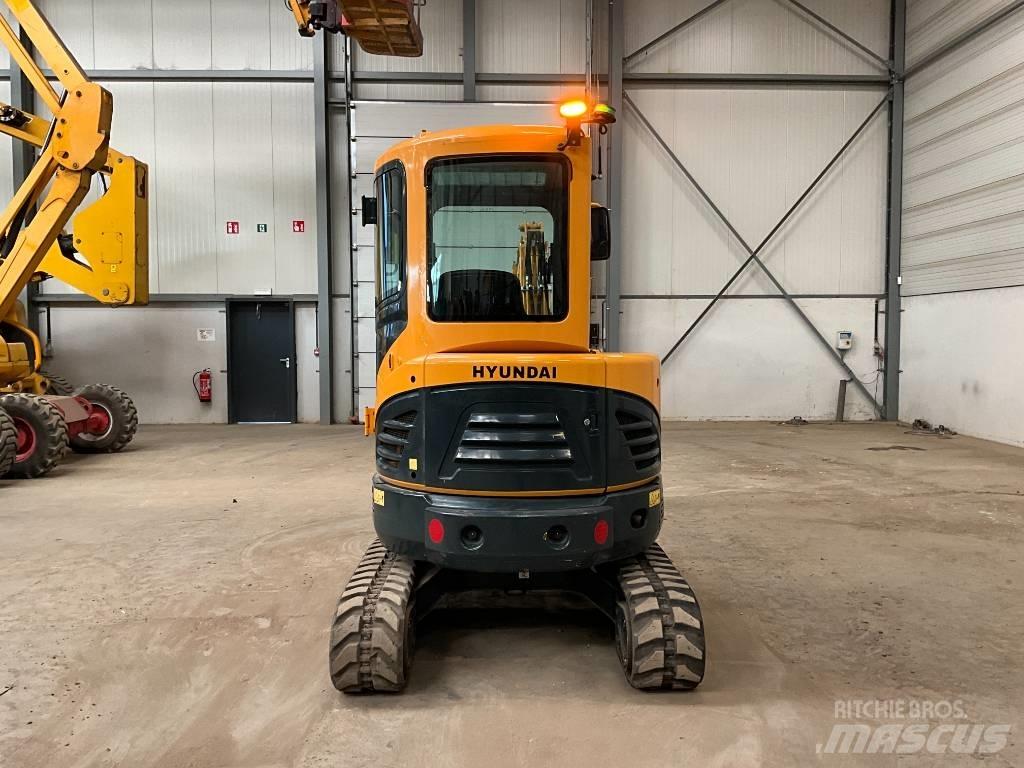 Hyundai R30 Z-9AK حفارات صغيرة أقل من 7 طن (حفارات صغيرة)