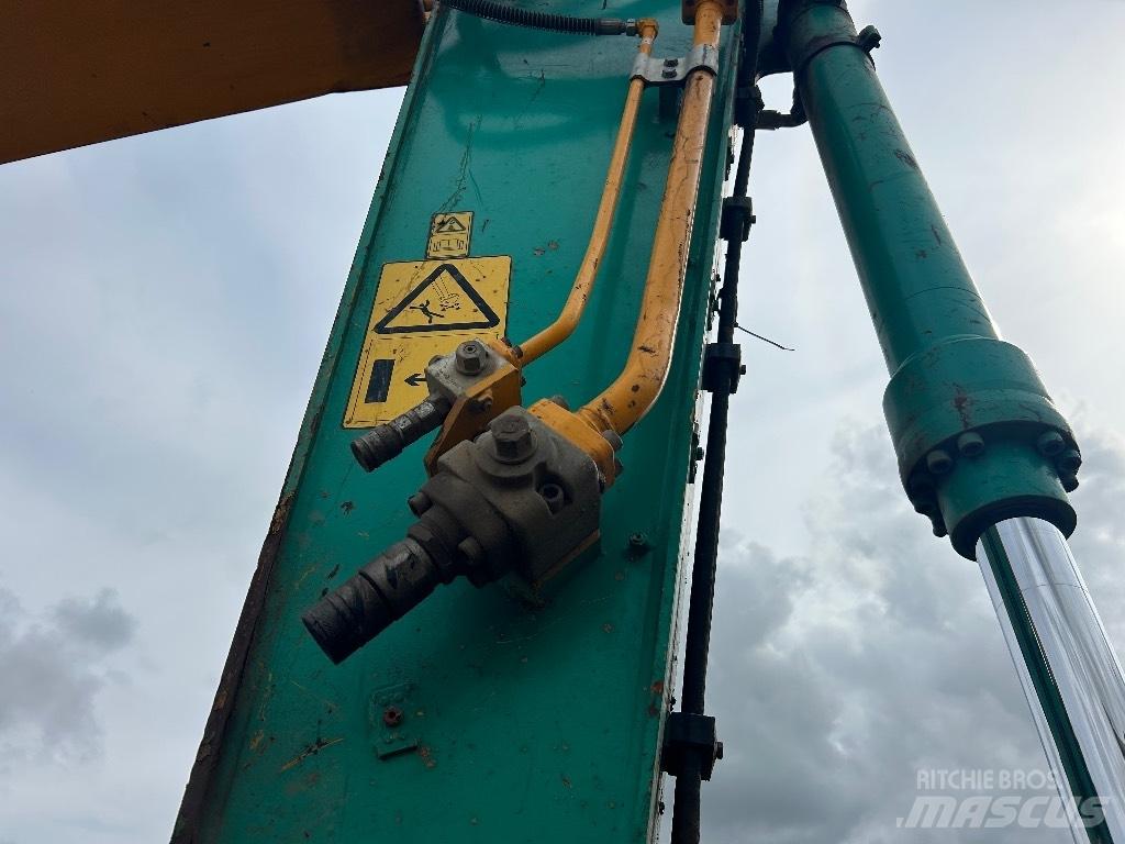 JCB 220X LC حفارات زحافة