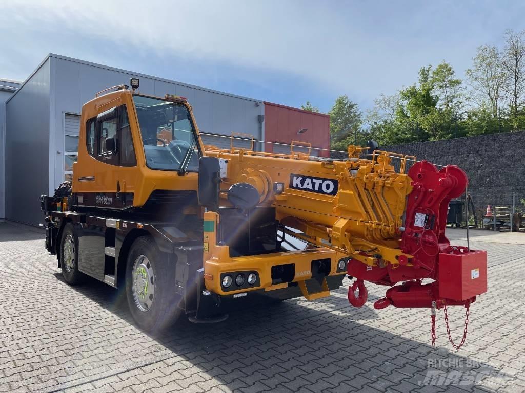 Kato CR-130Rv رافعات صالحة لكل أنواع الطرق