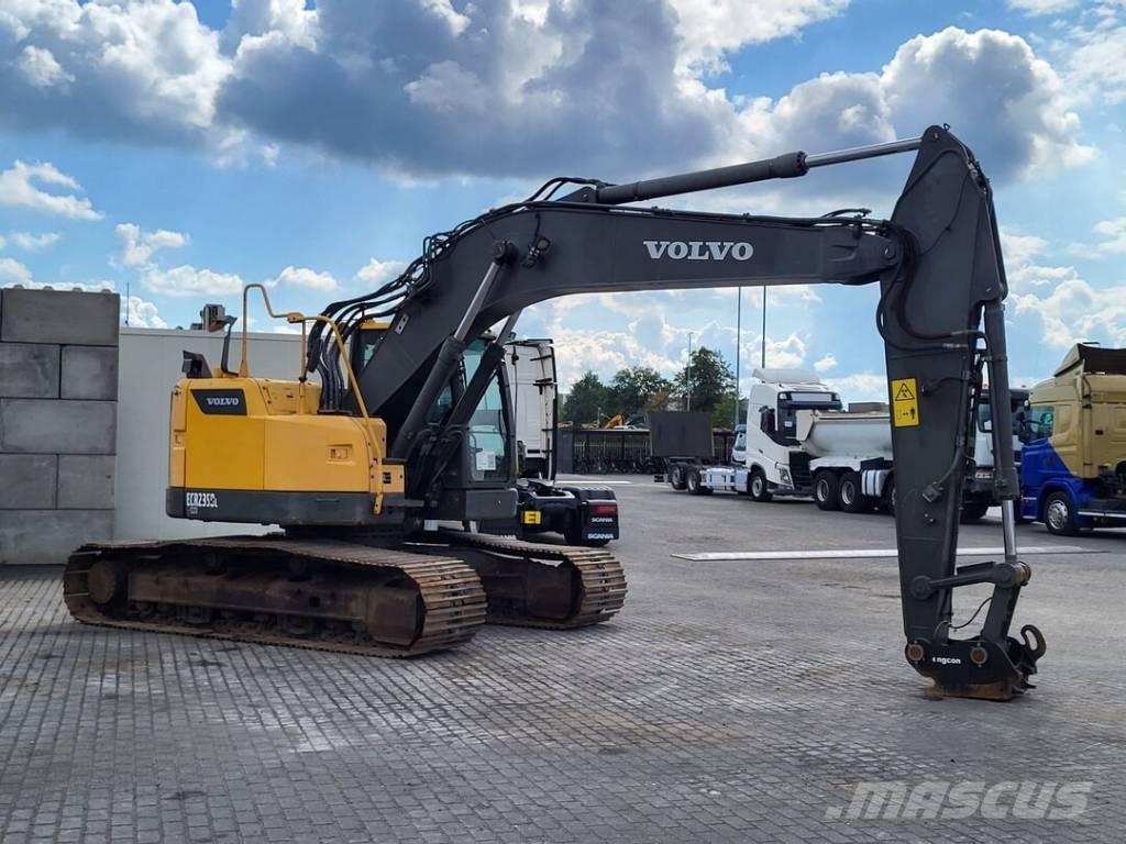 Volvo ECR 235 DL حفارات زحافة