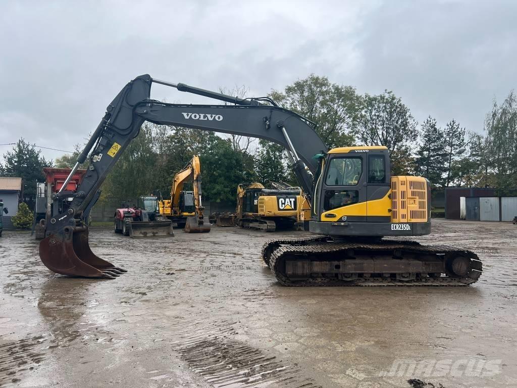 Volvo ECR 235 DL حفارات زحافة