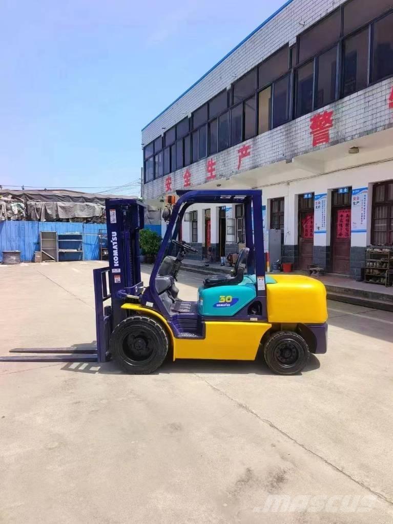 Komatsu FD 30 شاحنات الديزل