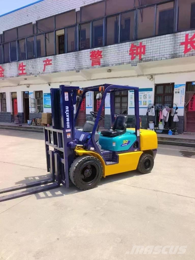 Komatsu FD 30 شاحنات الديزل