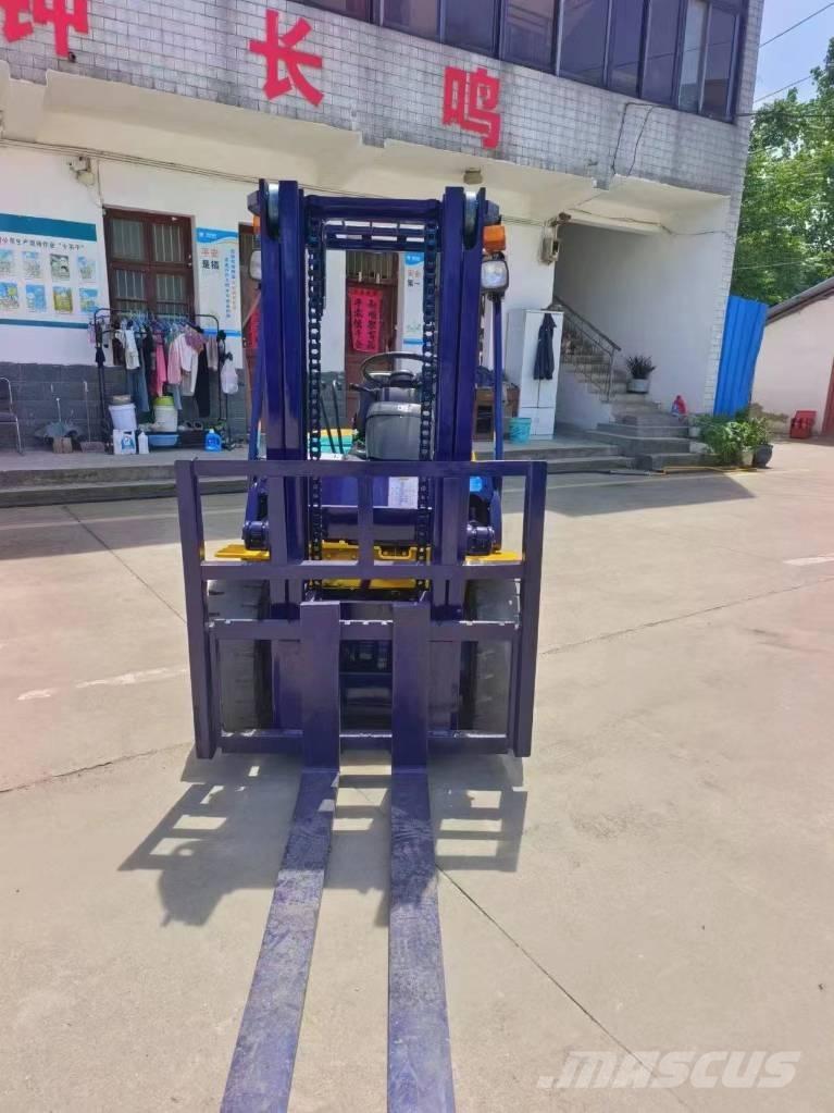 Komatsu FD 30 شاحنات الديزل