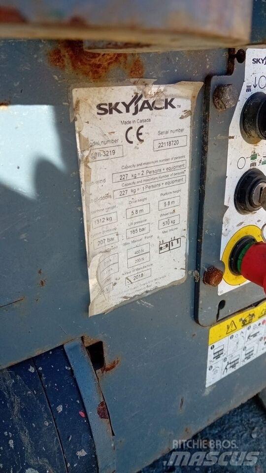 SkyJack SJ 3219 رافعات مقصية الشكل