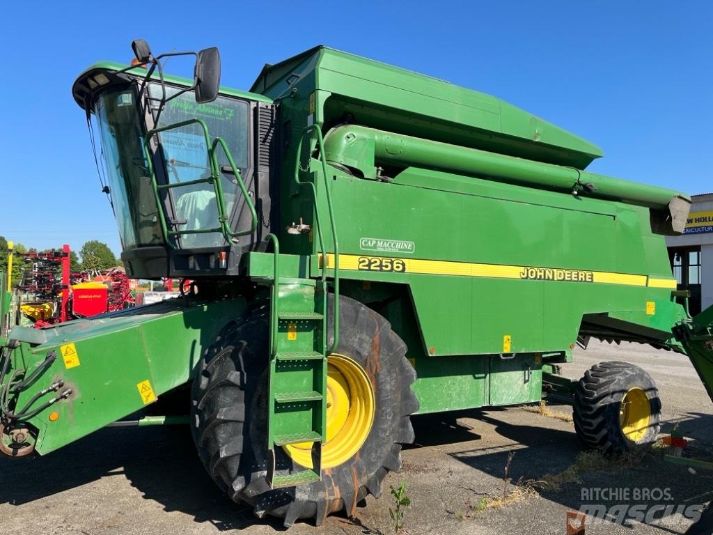 John Deere 2256 حصادات