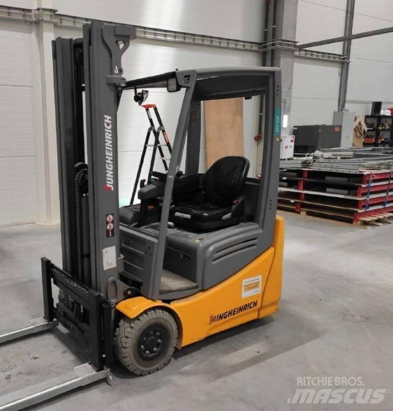 Jungheinrich EFG 215 شاحنات ذات رافعات شوكية تعمل بالكهرباء