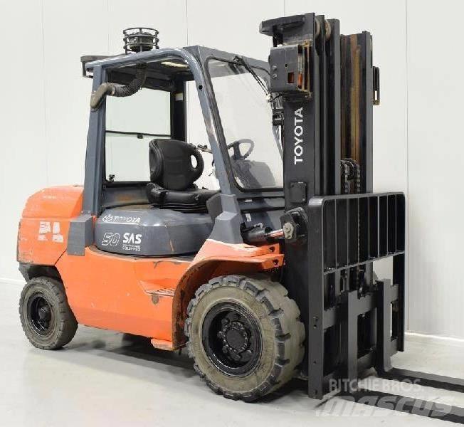 Toyota 7 FD 45 شاحنات الديزل