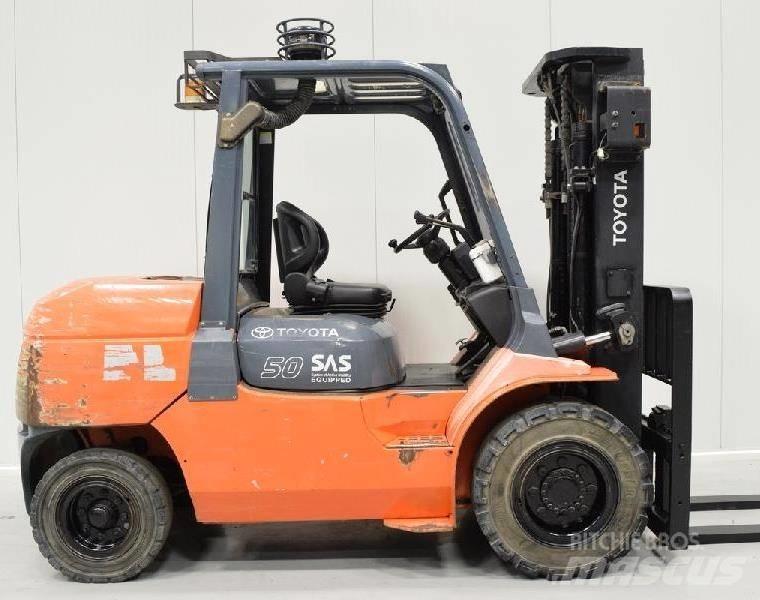 Toyota 7 FD 45 شاحنات الديزل