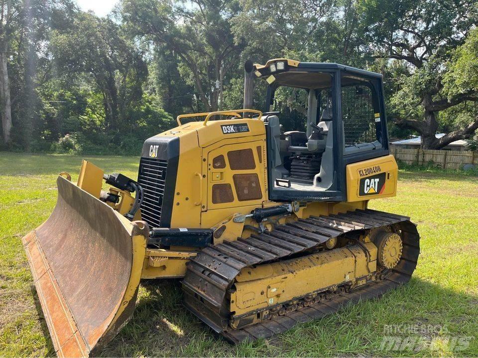CAT D 3 K 2 LGP بلدوزرات مجنزرة
