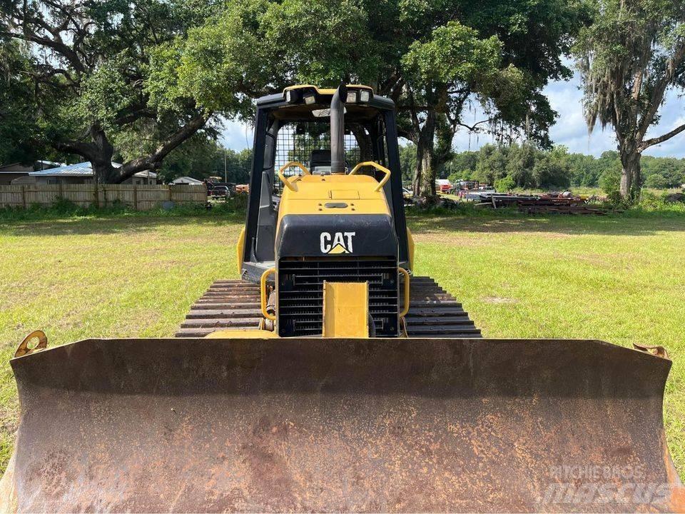 CAT D 3 K 2 LGP بلدوزرات مجنزرة
