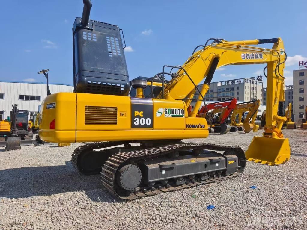 Komatsu PC 300-8 حفارات زحافة