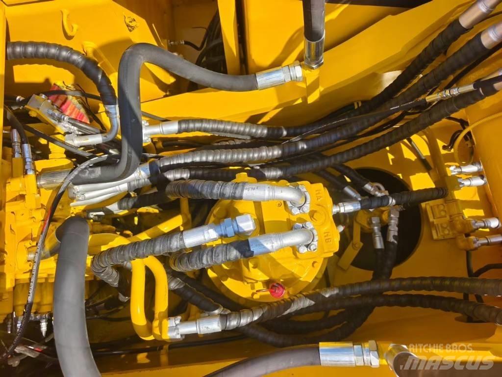 Komatsu PC 300-8 حفارات زحافة
