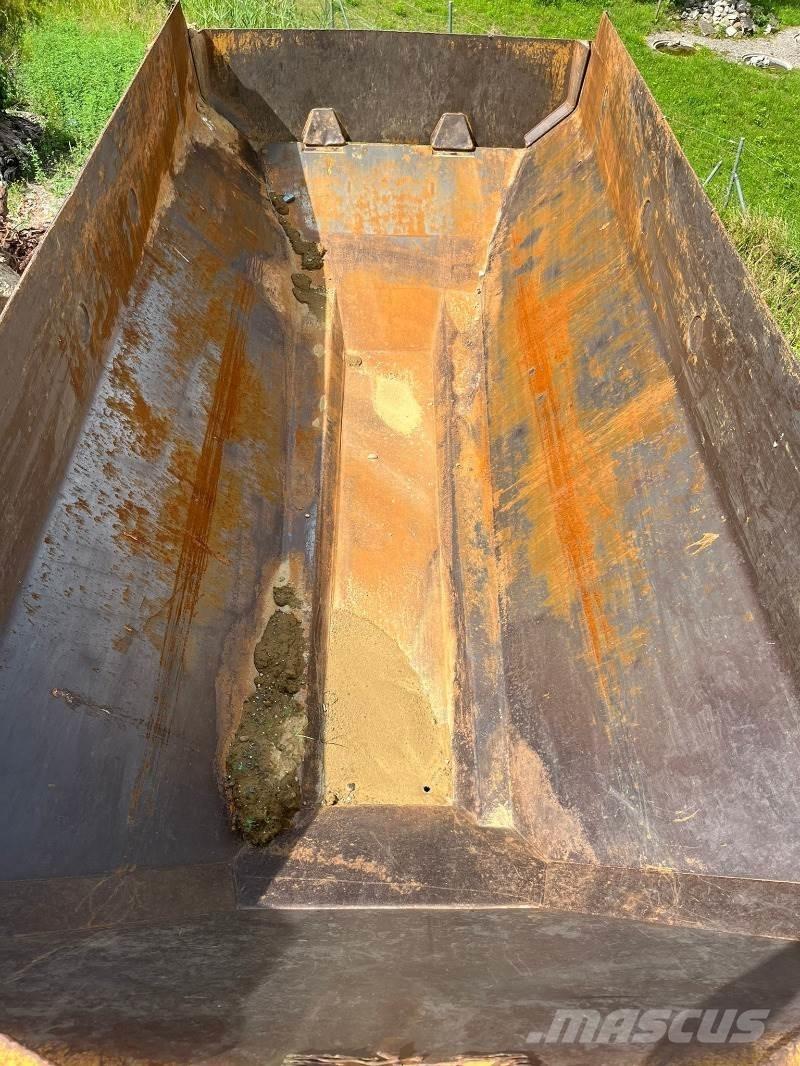 CAT 725 ساحبات مفصلية