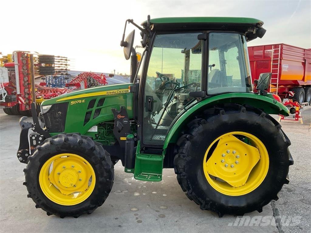 John Deere 5075E الجرارات