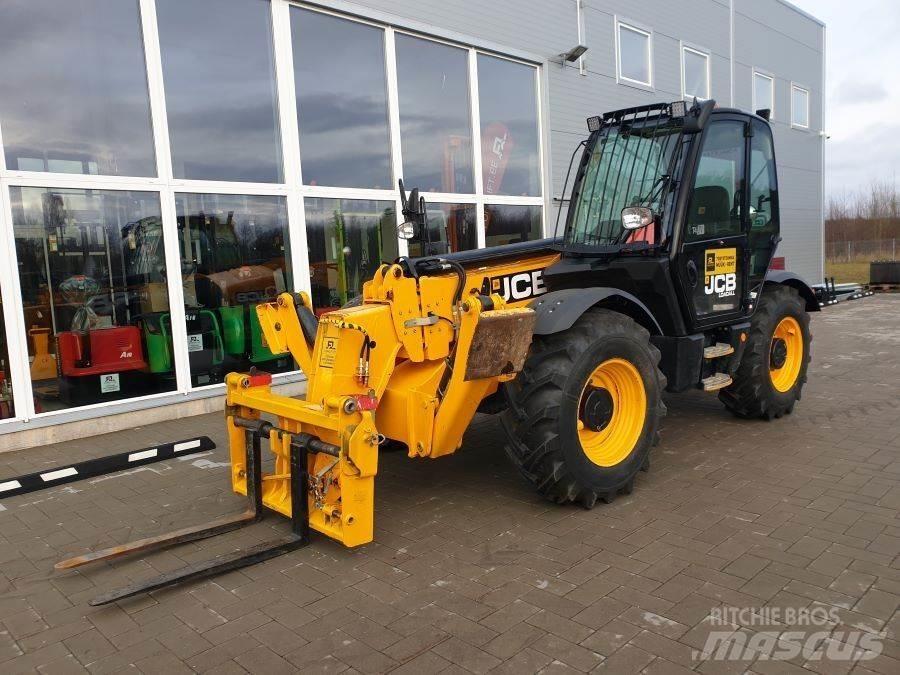 JCB 535-125 مناولات متداخلة