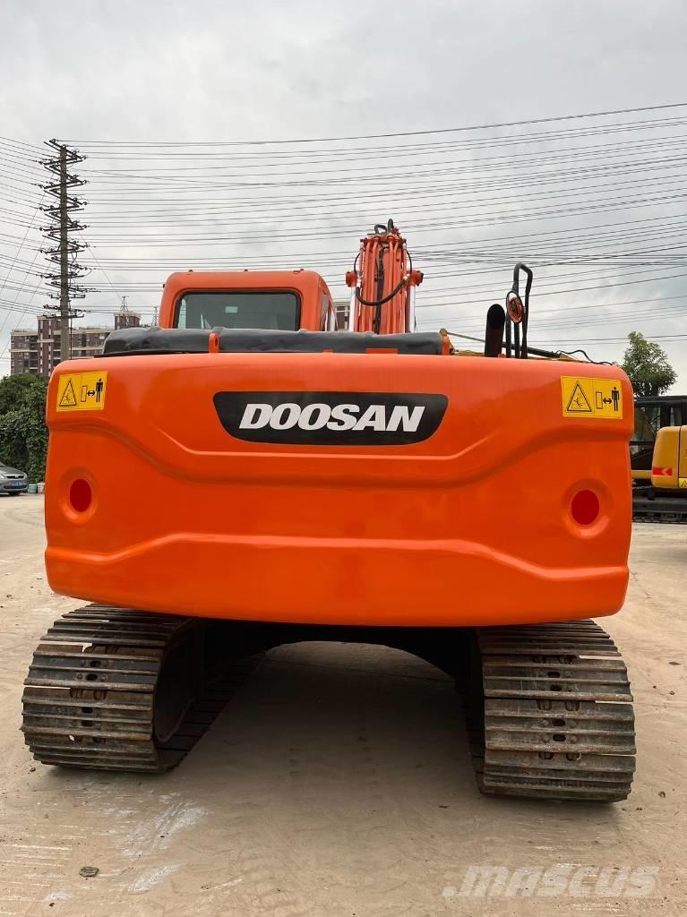 Doosan DX 140 LC حفارات زحافة