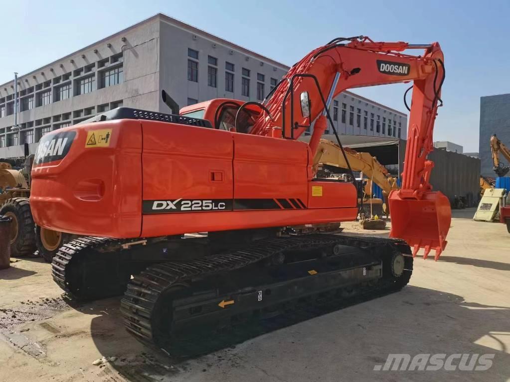 Doosan DX 225 حفارات زحافة