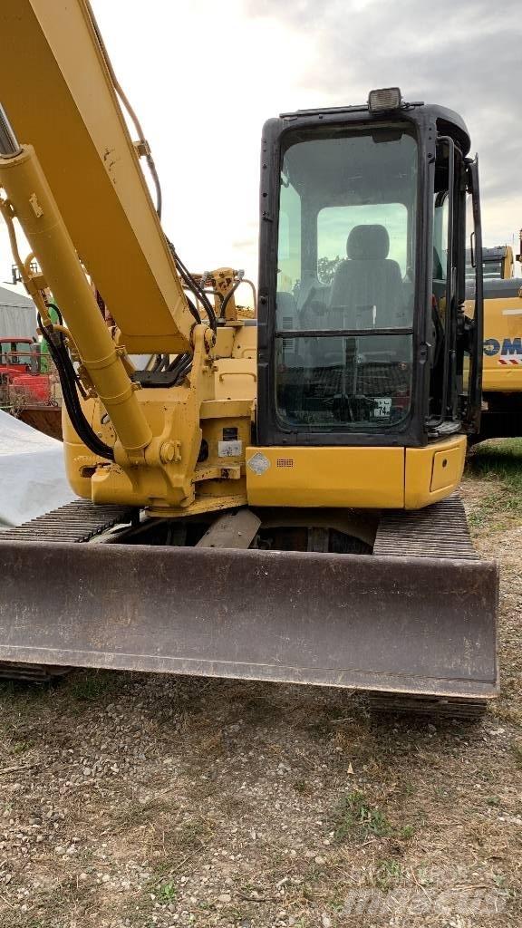 Komatsu PC 78 MR-6 حفارات زحافة